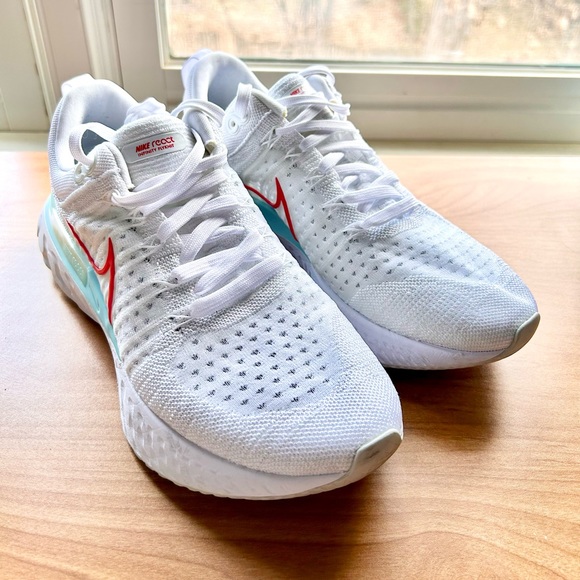 Nike React Infinity Run Flyknit 2 - Picture 3 of 11